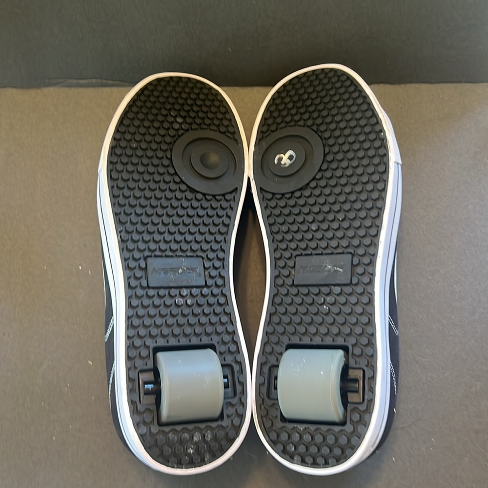 Healys Shoes (with wheels!!) Size 10 men’s NWOT - Picture 2 of 4